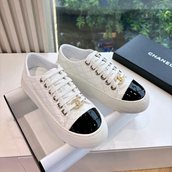 CHANEL Sneakers