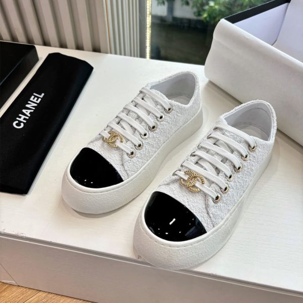 CHANEL Sneakers