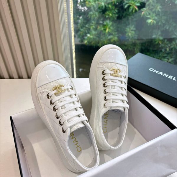 CHANEL Sneakers