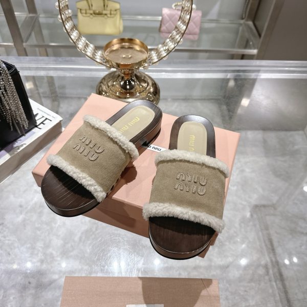 MIUMIU SUEDE CLOGS DESERT BEIGE 5Z505E Z0G F0F24 F ZF30