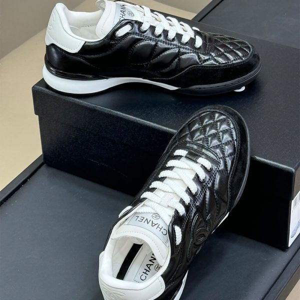 CHANEL Sneakers