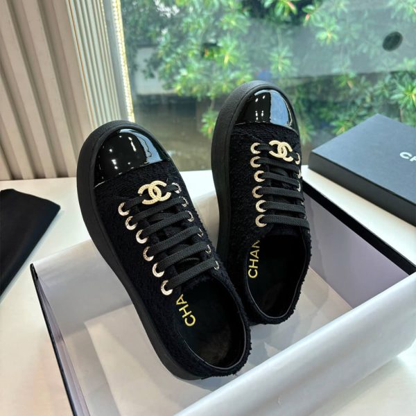 CHANEL Sneakers