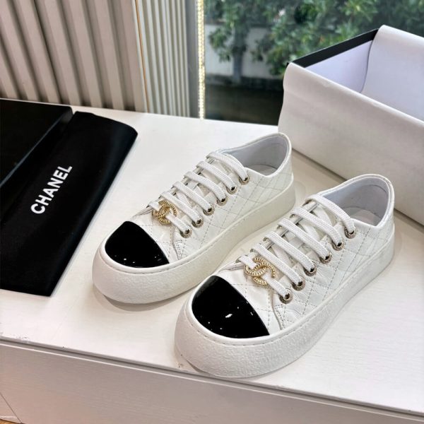 CHANEL Sneakers