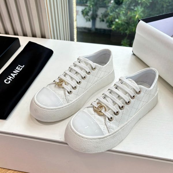 CHANEL Sneakers