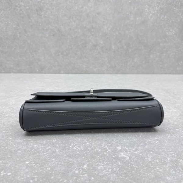 Balenciaga Women’s Bel Air Clutch On Strap Small(HIGH-END GRADE)