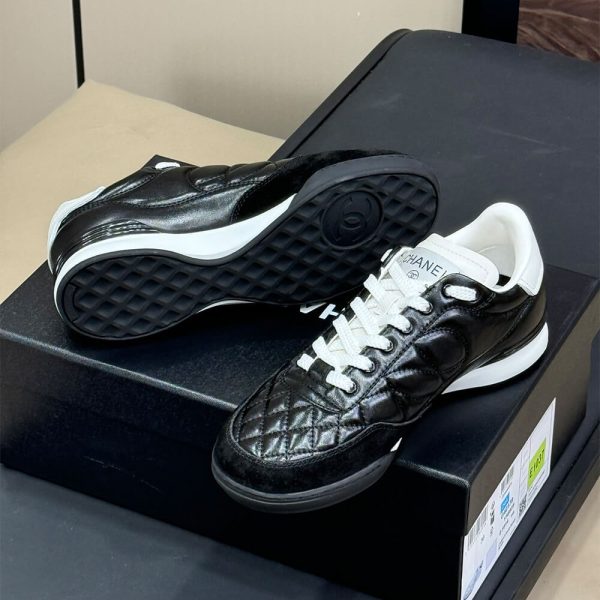 CHANEL Sneakers