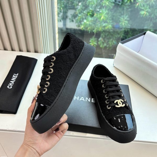 CHANEL Sneakers