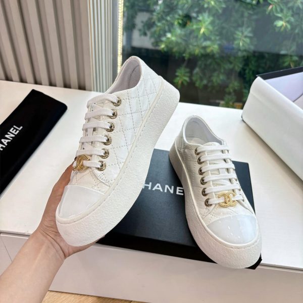 CHANEL Sneakers
