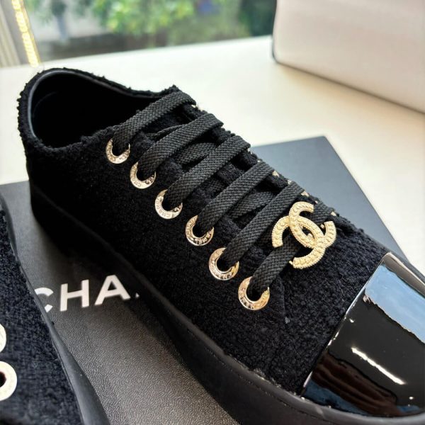 CHANEL Sneakers