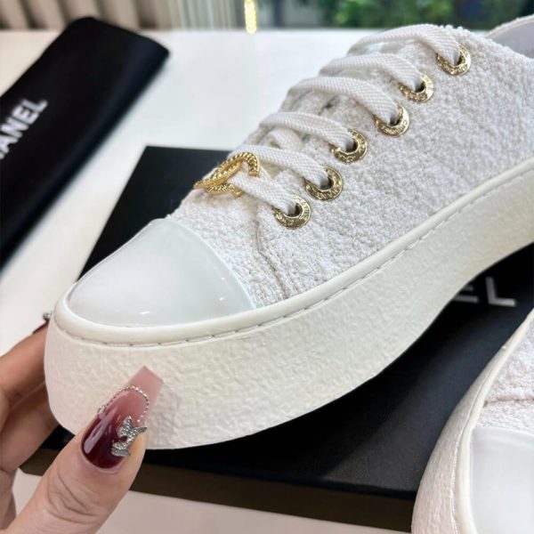 CHANEL Sneakers