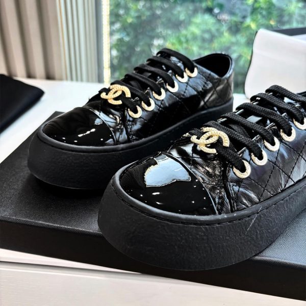 CHANEL Sneakers