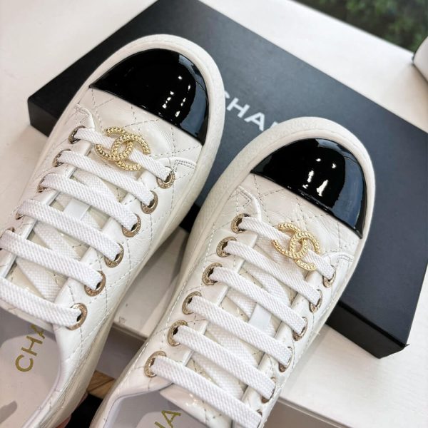 CHANEL Sneakers