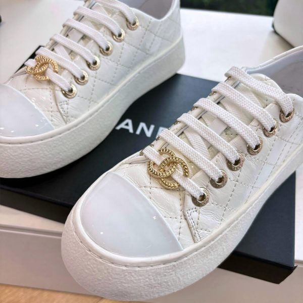 CHANEL Sneakers