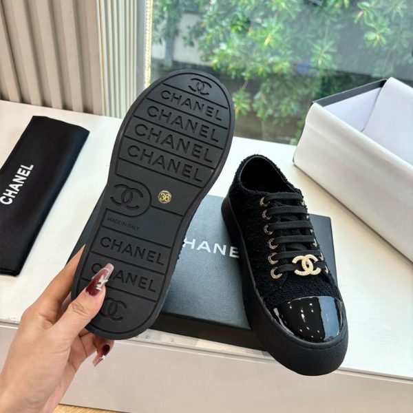 CHANEL Sneakers
