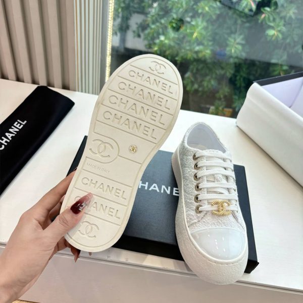 CHANEL Sneakers