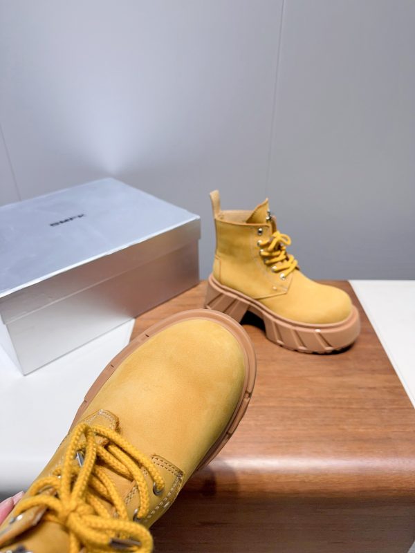 SMFK WOMEN’S BOOTS