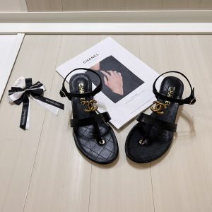 CHANEL SANDALS WHITE QUILTED